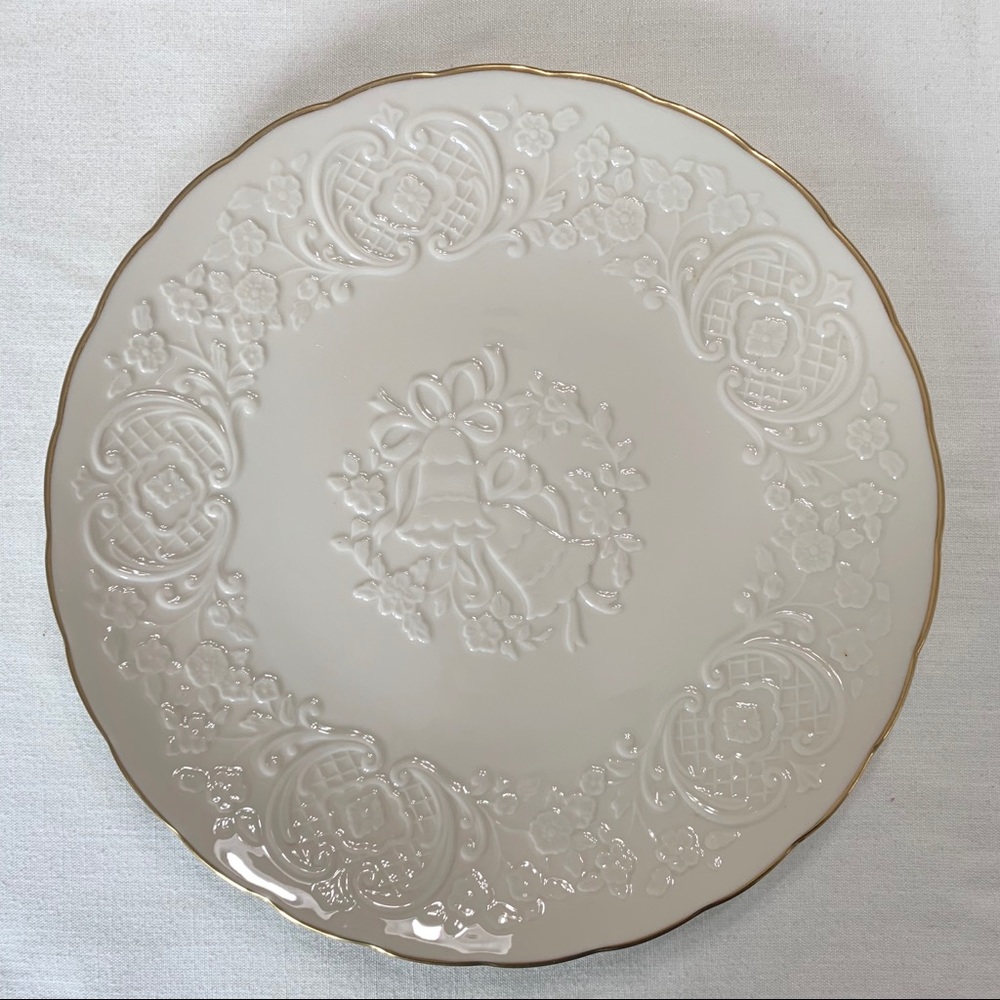 Lennox promises marriage plate. Fine china.